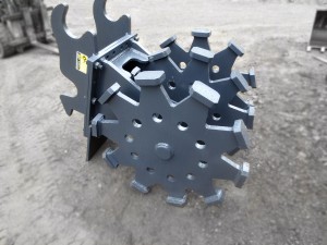 Excavator compaction wheel or sheepsfoot attachment