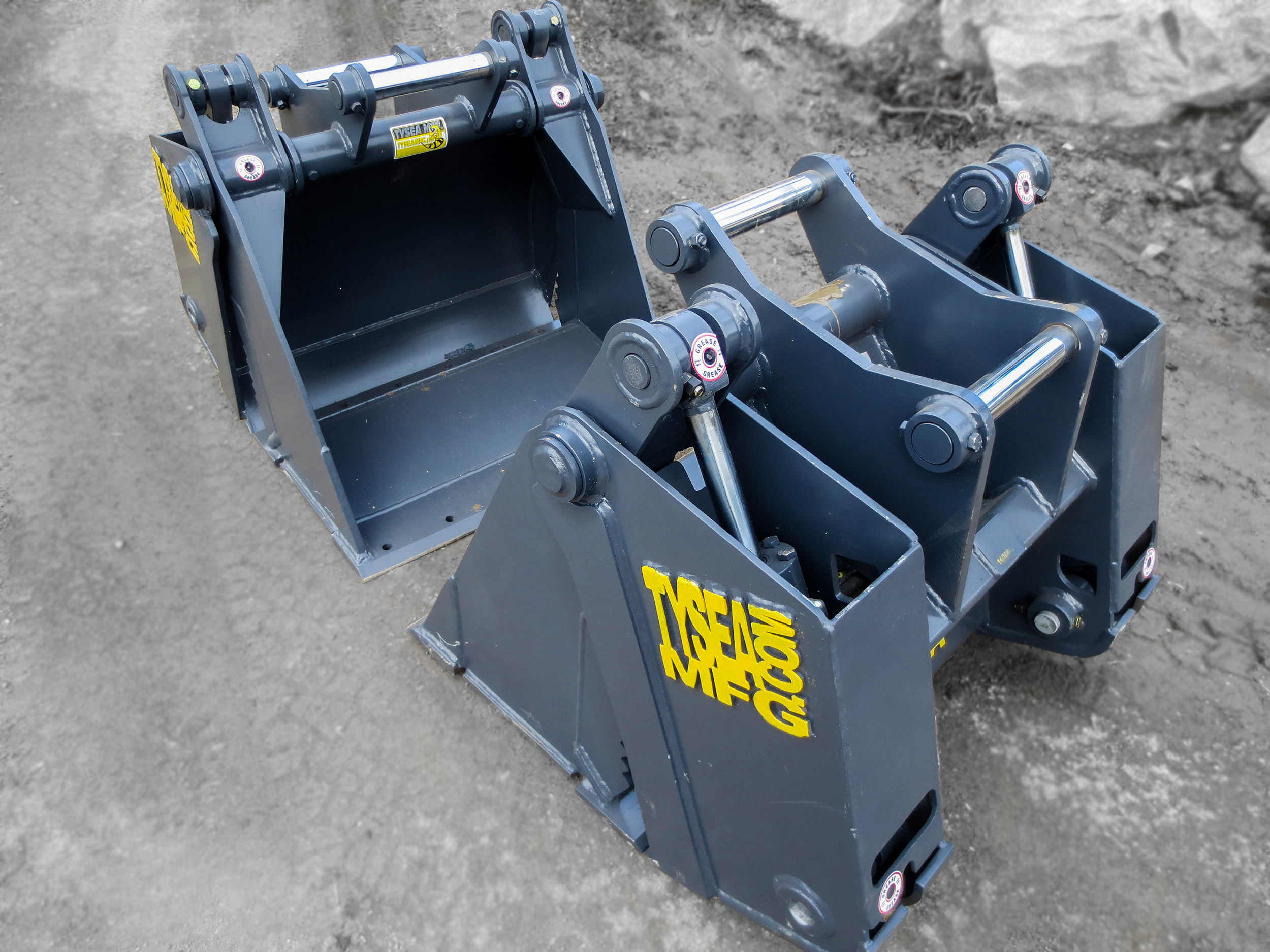 4-in-1 excavator grapple buckets used for grabbing, digging, cleaning, back blading and operational as a clamshell bucket.