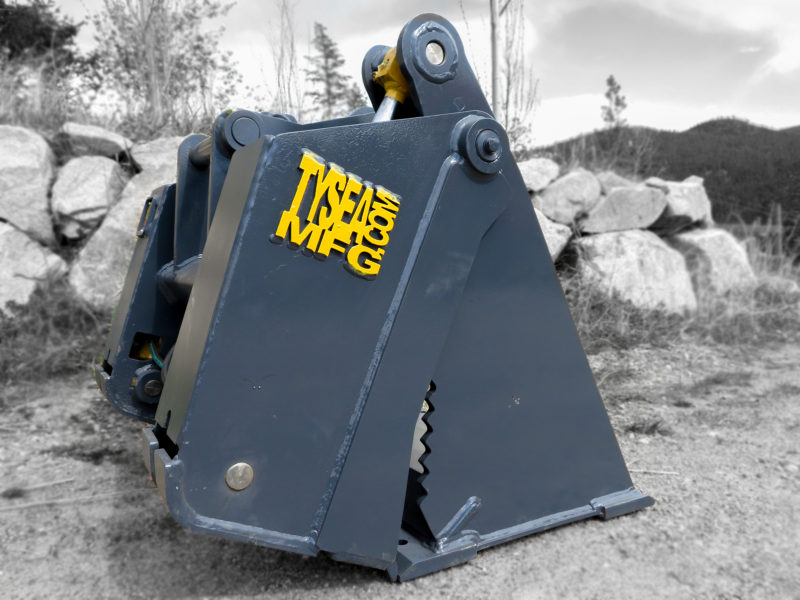4-in-1 bucket for digging, handling and grabbing materials