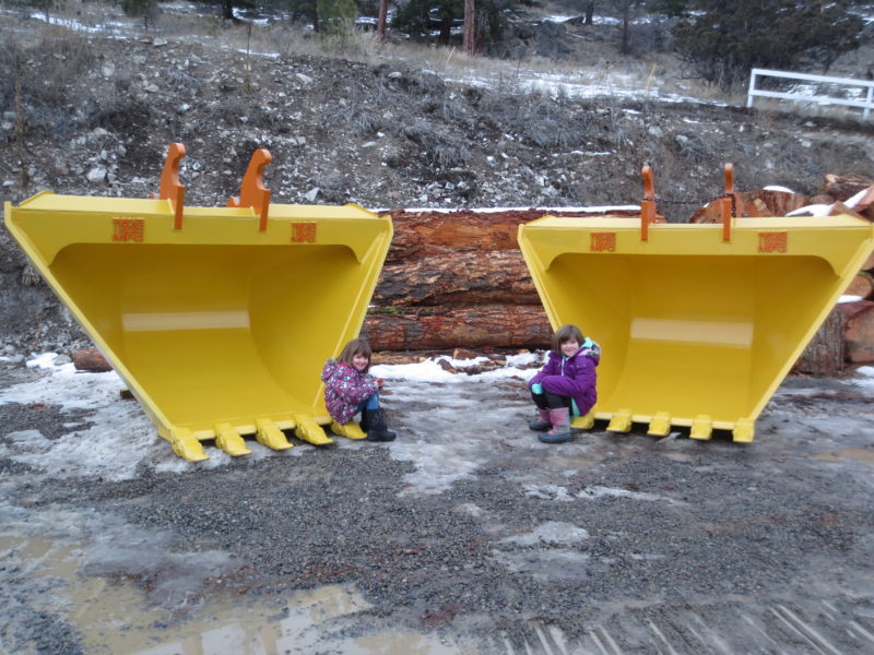Heavy duty excavator ditching buckets for pipeline