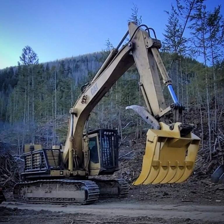 6 tine excavator root rake for sifting debris out of soil
