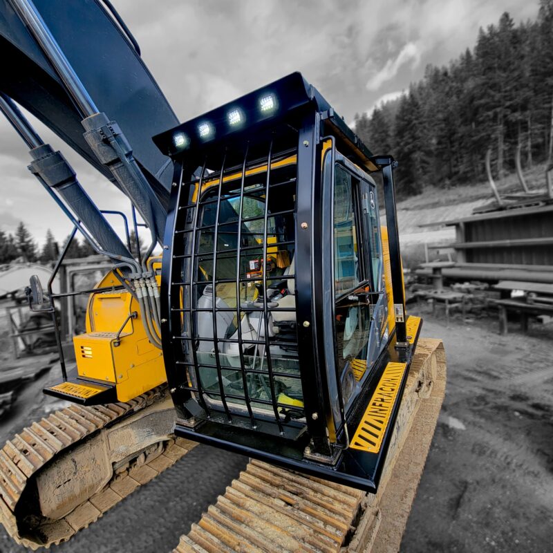 John Deere excavator 200 with FOPS and catwalks installed