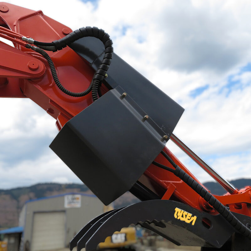 1-80-EXCAVATOR-FOPS-GUARDING-HITACHI-ZX75-TYSEA Hitachi excavator boom with cylinder guard installed
