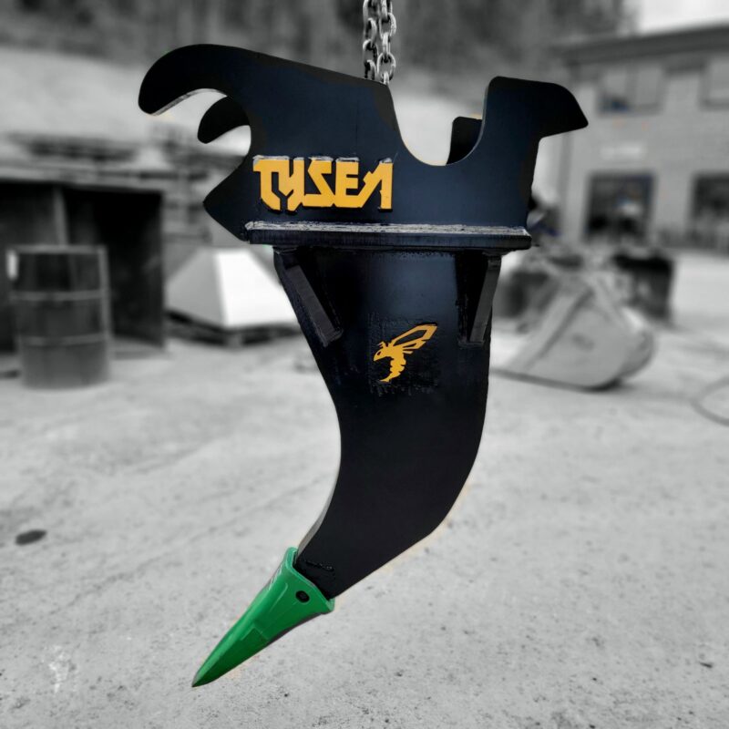 Excavator ripper heavy equipment attachment designed for heavy-duty digging and land clearing