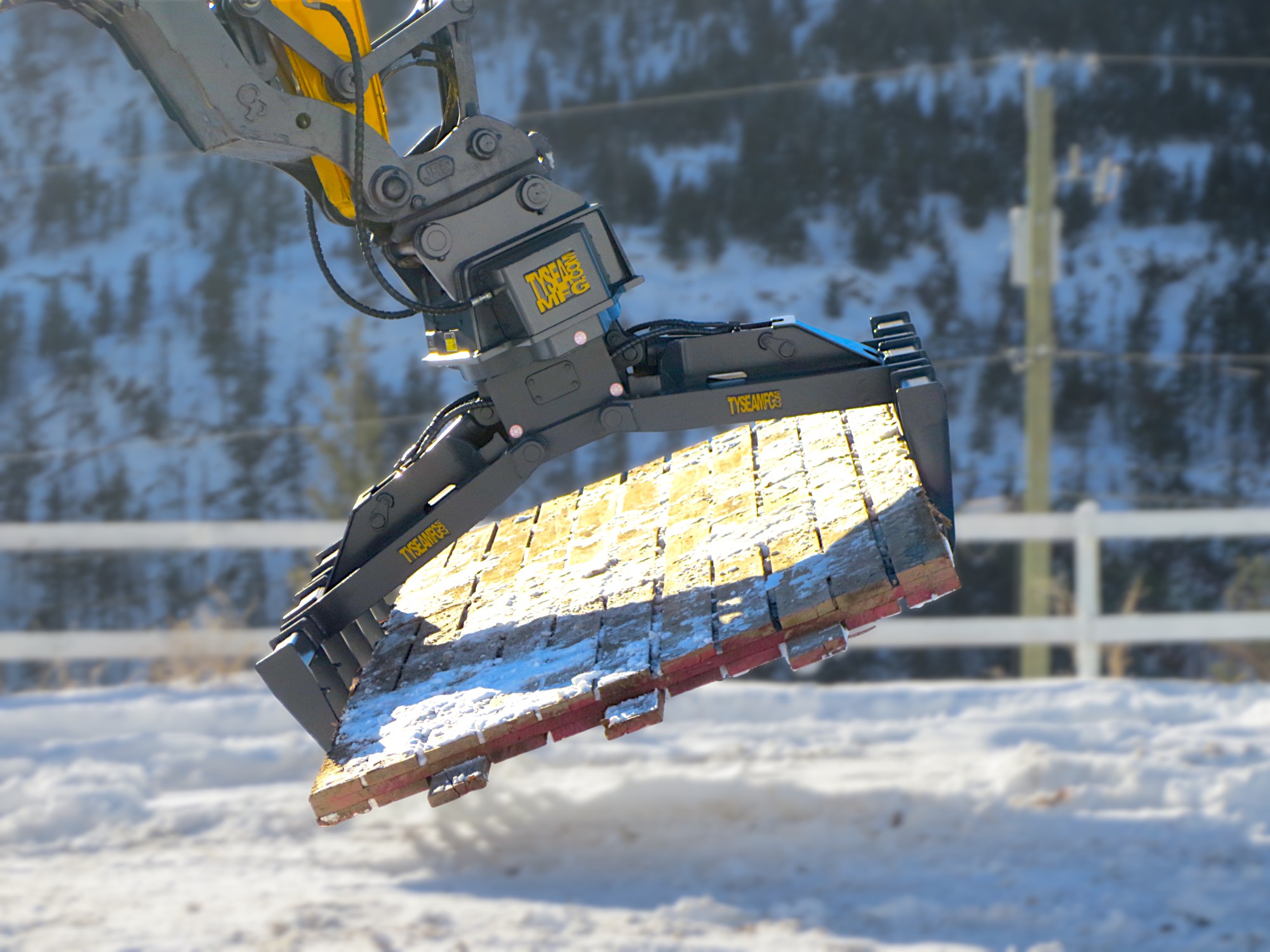 Excavator mat grapple handling wood access mat