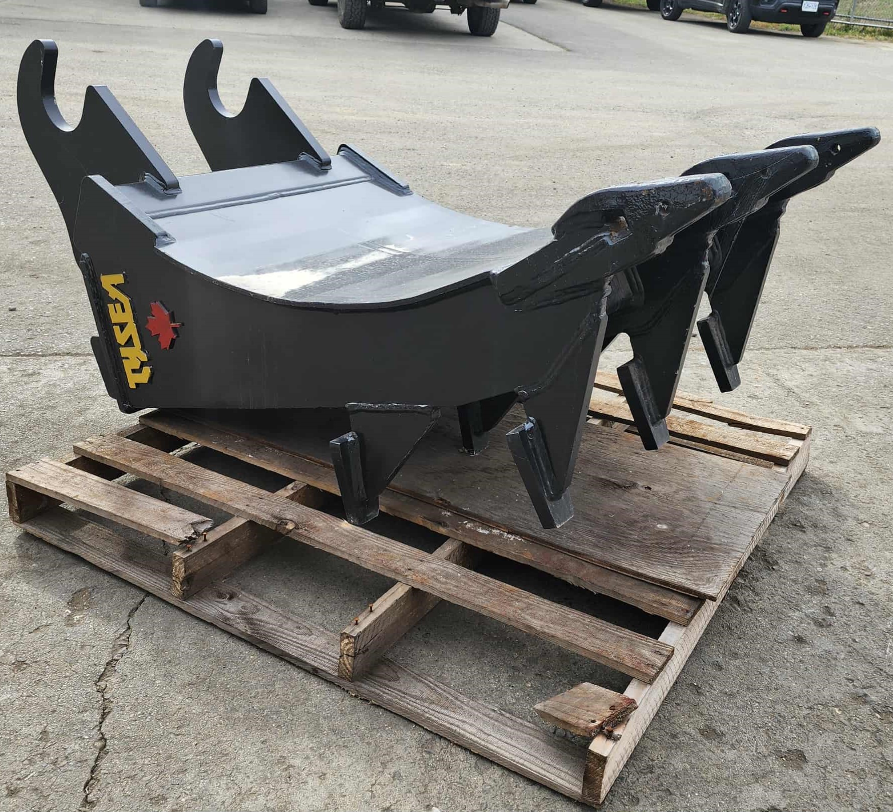 Heavy duty excavator mounding rake on pallet for sale