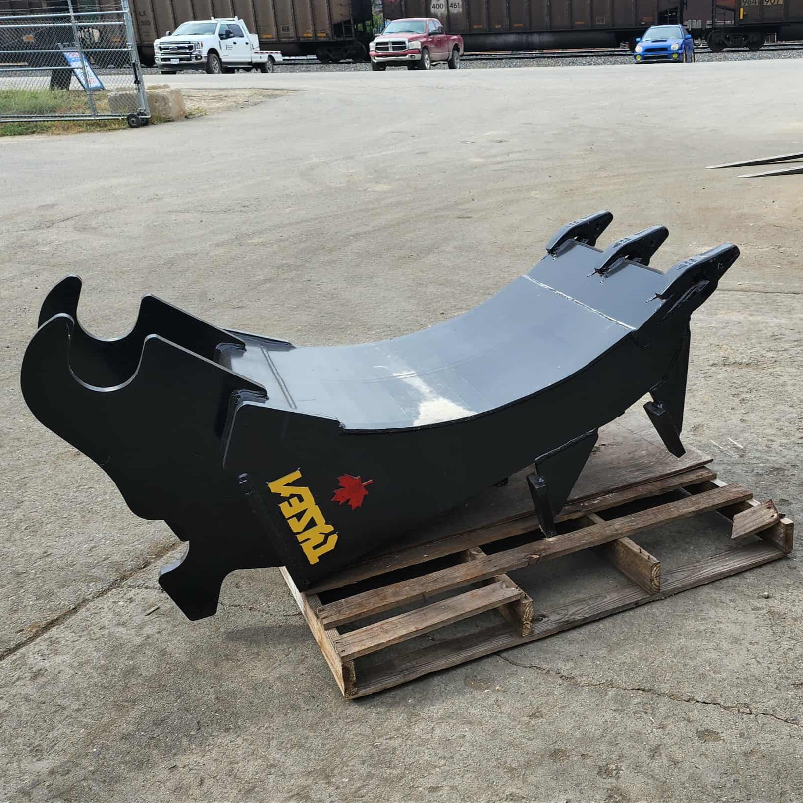 Heavy duty excavator mounding rake on pallet for sale