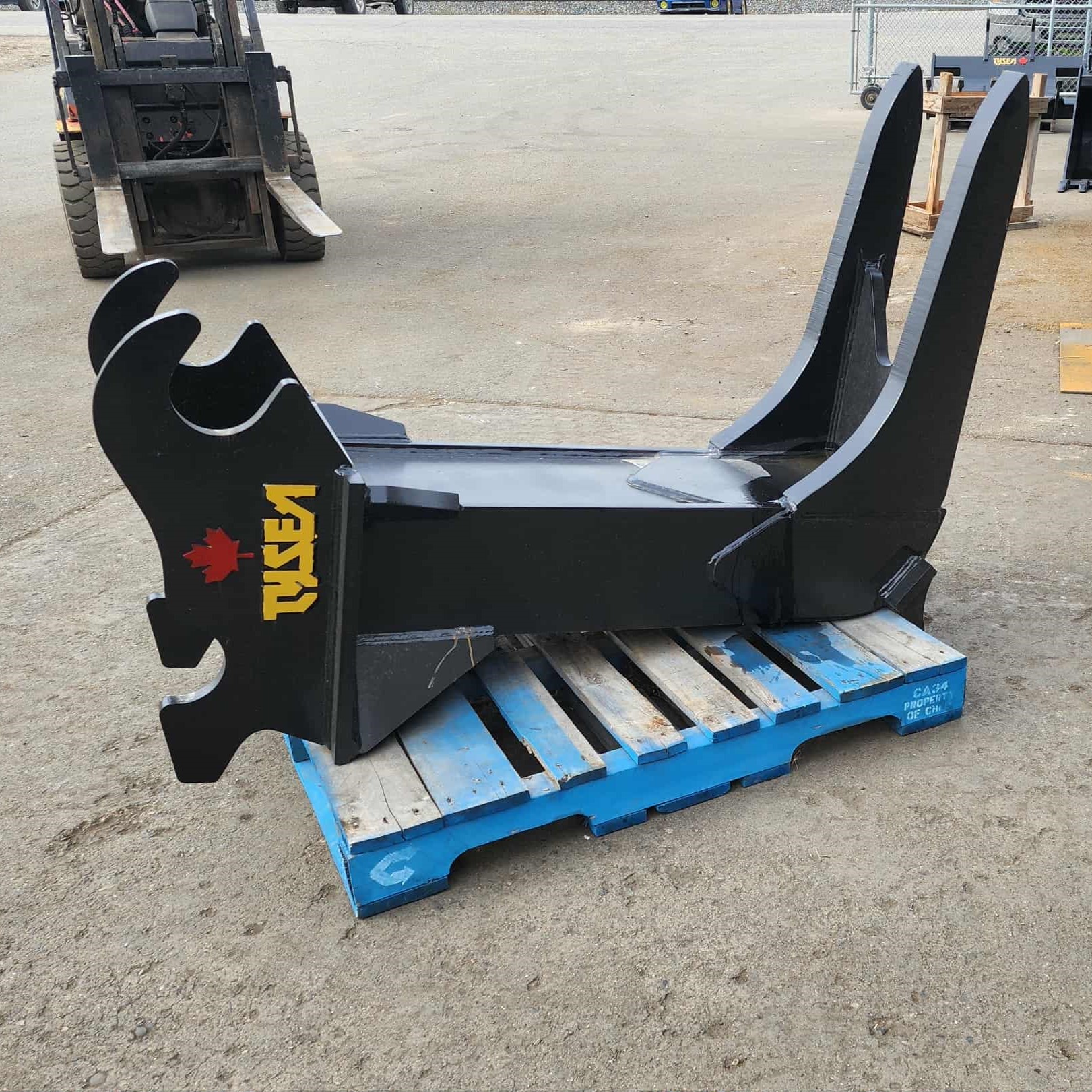Excavator stump puller attachment
