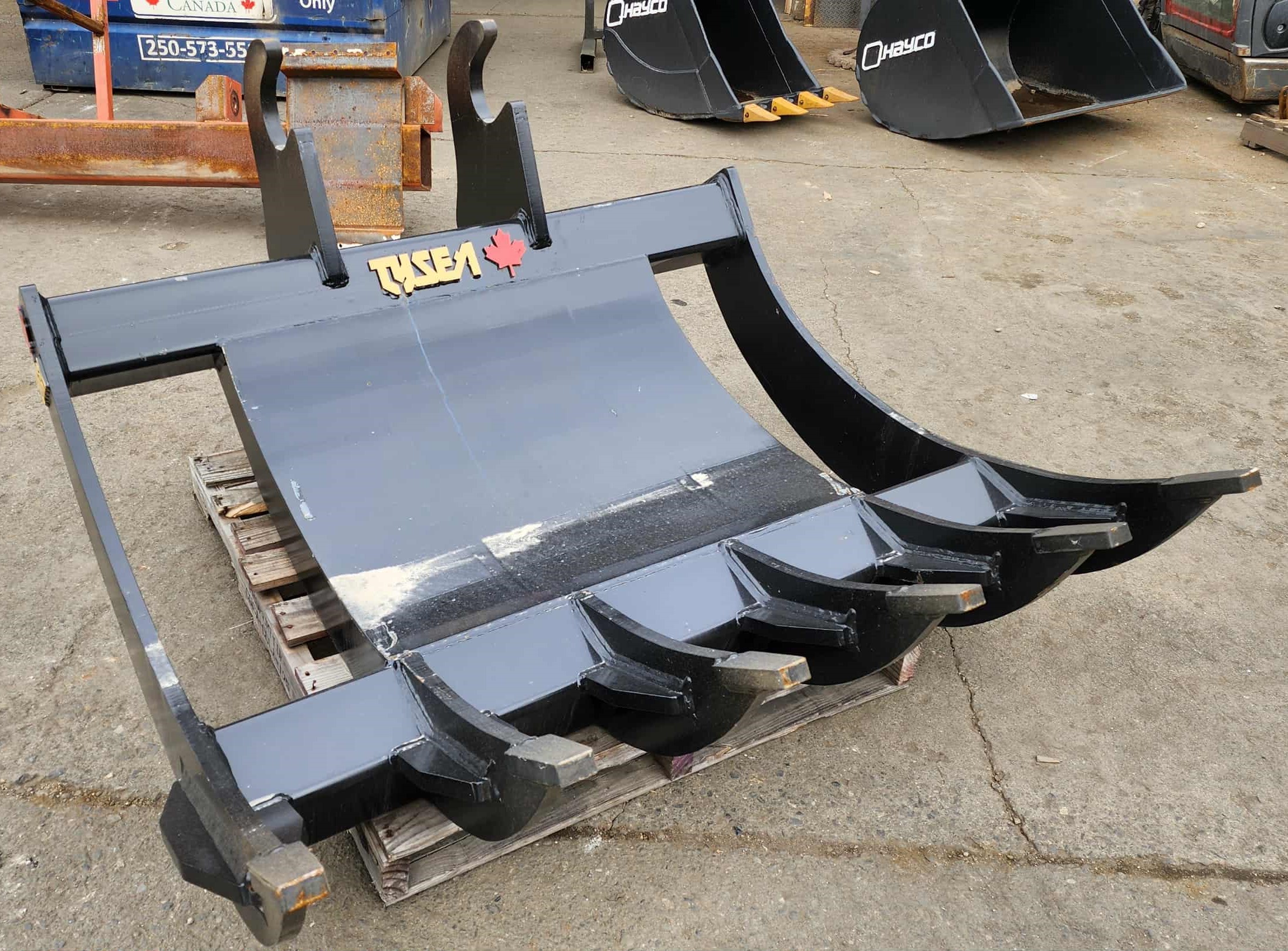 Excavator brush rake with 6 tines for sale