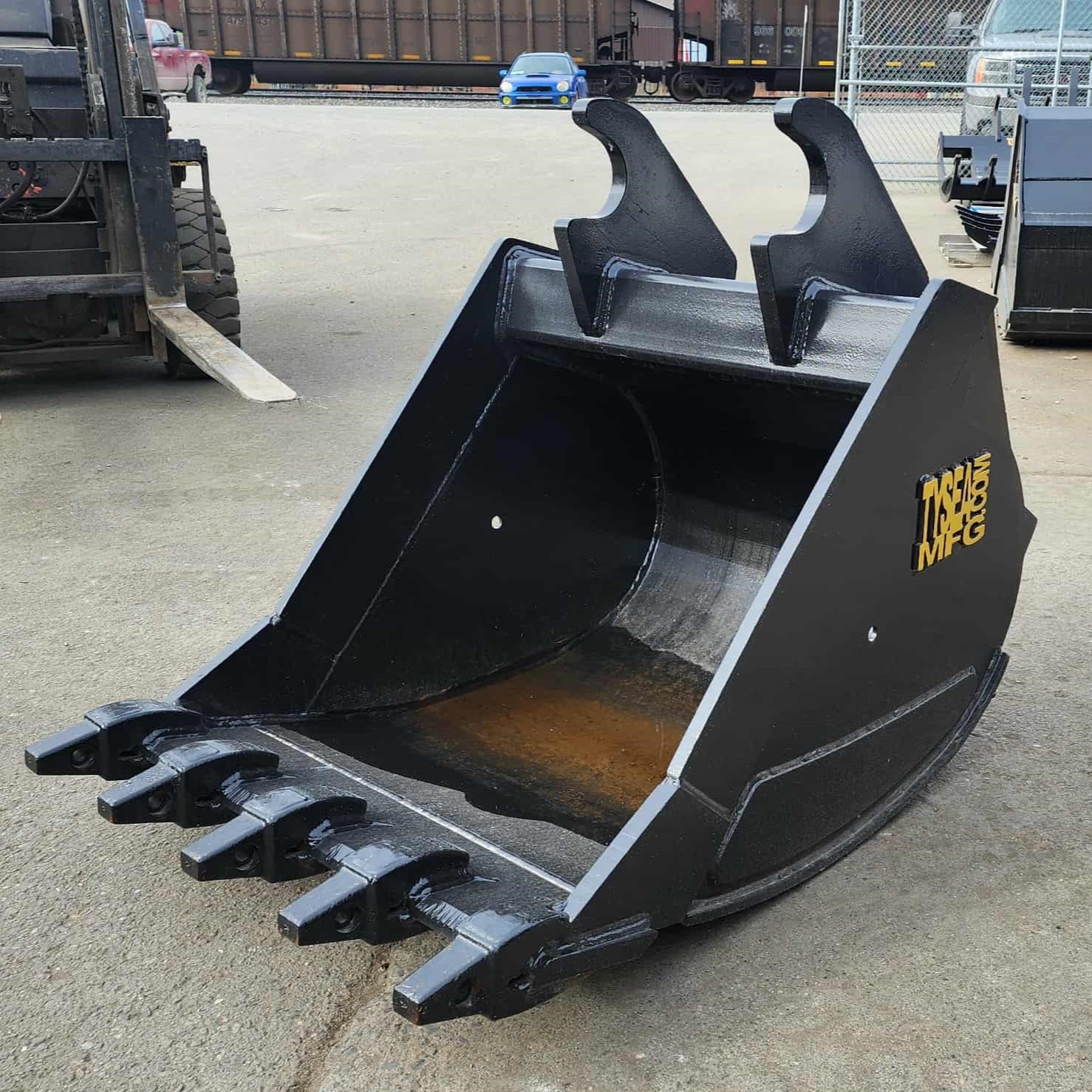 36" dig bucket for sale